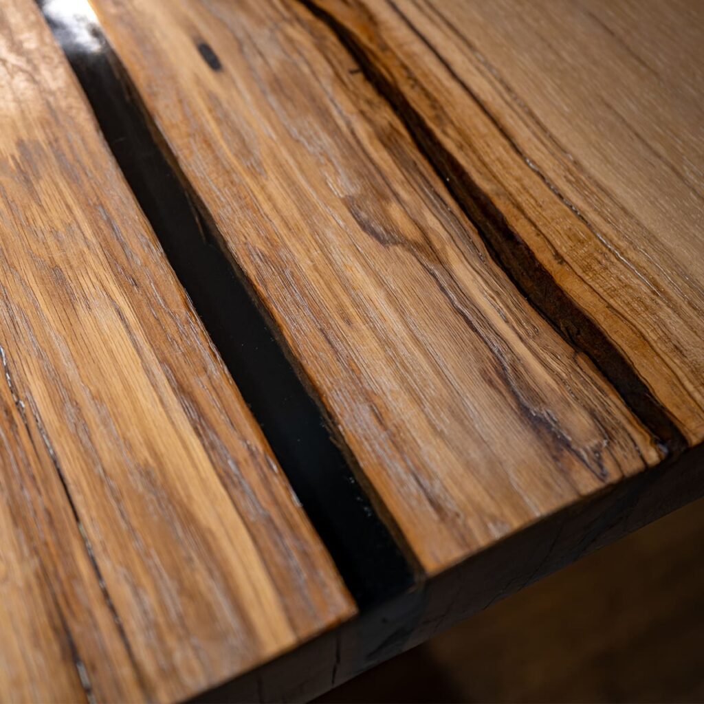 Eiken / Epoxy kunststuk van 308cm breed