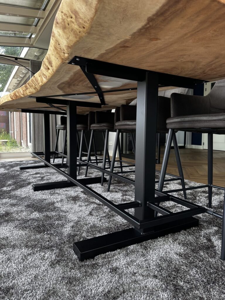 Groots gebaar in Suar & Epoxy